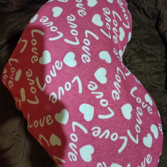 1 pillow   - Picture 3 of 8